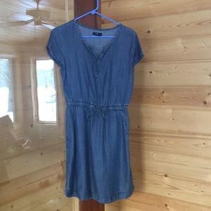 GAP XS Denim dress!! 👗
